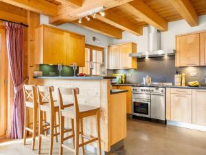 Chalet Godfrey by Interhome