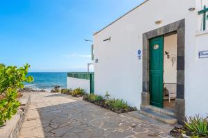 Traditional Canary house next to the beach