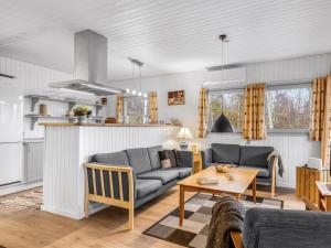 Holiday Home Lonneke - 800m from the sea by Interhome