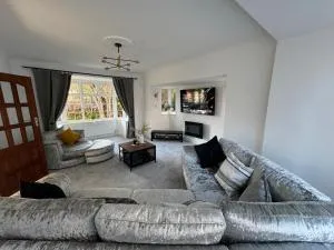 Manchester City Oasis - Spacious 5 Bedroom House - 登顿