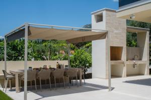 Villa Veluri with 4 bedrooms and heated pool