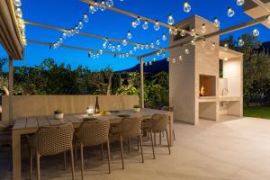 Villa Veluri with 4 bedrooms and heated pool