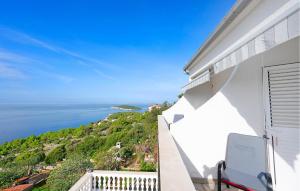 1 Bedroom Lovely Apartment In Primosten 