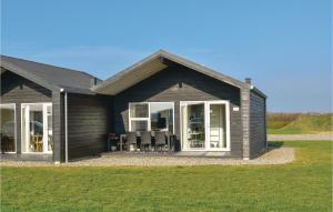 Two-Bedroom Holiday Home Ringkøbing 09 - 4hvězdičkové hotely ve městě Sondervig