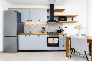 Chic Bright One Bedroom Suite