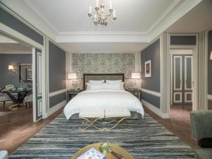 Grand Premier Suite room in Hotel de Crillon