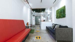 RedDoorz Plus at Boni Avenue Mandaluyong