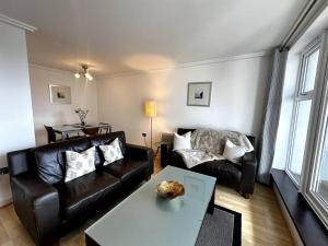 Woking Town Centre - Parking Included by Deilamy Homes