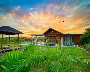 Rancho Oco Mahogany Villa with Swimming Pool - Tuy