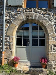 Gîte et piscine au sein de La Bastide de la Breure