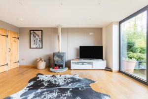 Woodside Lodge, surrounded by woodland and beautiful gardens