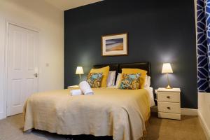 Bright and Well-Kept 3-Bed Property! Free Parking