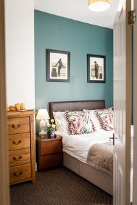 Bright and Well-Kept 3-Bed Property! Free Parking