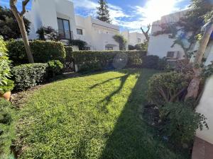 Estepona - Playa - 2 dormitorios con amplio jardín al lado del mar Ev1