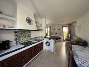 Estepona - Playa - 2 dormitorios con amplio jardín al lado del mar Ev1