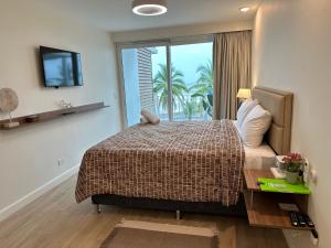 OCEAN FRONT luxury hotel room "Pacific Point"