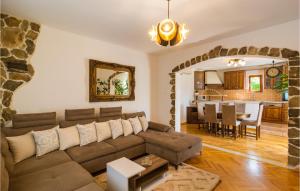 3 Bedroom Awesome Apartment In Srinjine 