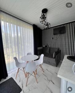 Будиночок В&W у Карпатах