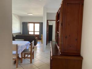 Apto com Varanda 202 - Residencial Manoel Teixeira - 300 metros da Praia