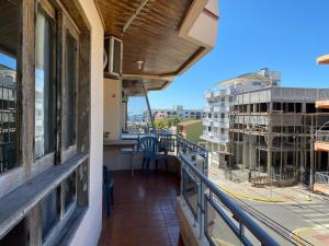 Apto com Varanda 202 - Residencial Manoel Teixeira - 300 metros da Praia