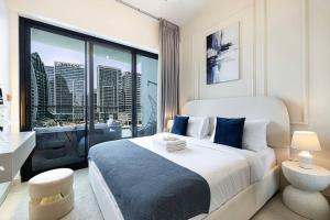 Lux Apartment with huge private Lounge I Burj & Canal View