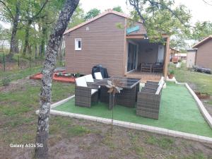 Chalets La cabane 27 ~ Chalet cosy au bord du lac de Peyre : photos des chambres