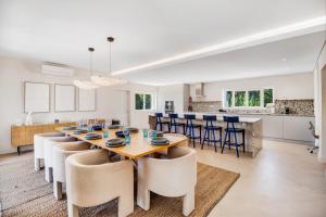 Newly Renovated Beach Villa | By Airnest