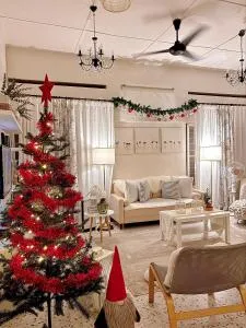 Cottage Near Lake Garden - Tupai