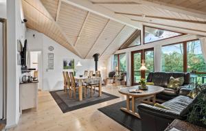 Awesome Home In Ulfborg With Kitchen