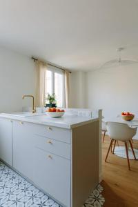 Rue du Faubourg du Temple, Paris, France