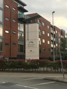 Central Dublin 2-Bed Apartment -Sleeps 5 & Parking