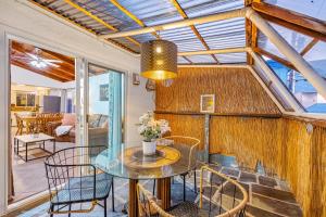 Mimis & Nanas Beach House