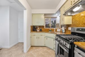 Mimis & Nanas Beach House