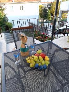 Apartment in Banjol with sea view, terrace, air conditioning, Wi-Fi (3803-1) 
