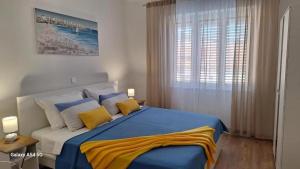 Apartment in Banjol with sea view, terrace, air conditioning, Wi-Fi (3803-1) 