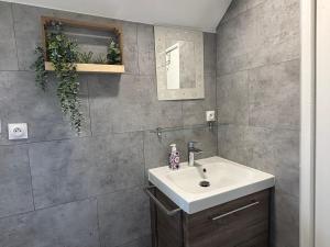 Maisons de vacances Rivage Maison spacieuse 10 p 5 chambres 2 sdb 2 WC tout confort avec jardin, belle terrasse amenagee, parking privatif, a 3km d-Omaha Beach et Port en Bessin : photos des chambres