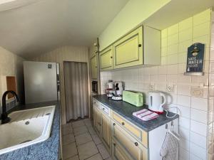 Maisons de vacances Rivage Maison spacieuse 10 p 5 chambres 2 sdb 2 WC tout confort avec jardin, belle terrasse amenagee, parking privatif, a 3km d-Omaha Beach et Port en Bessin : photos des chambres