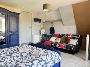 Maisons de vacances Rivage Maison spacieuse 10 p 5 chambres 2 sdb 2 WC tout confort avec jardin, belle terrasse amenagee, parking privatif, a 3km d-Omaha Beach et Port en Bessin : photos des chambres