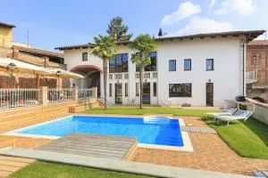 Villa Teresa - Enticing villa with pool and views! - Solonghello
