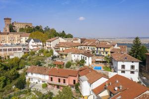 Villa Teresa - Enticing villa with pool and views!