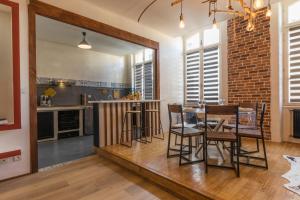 Appartements l-atypique au centre des arcades Elegant Spacieux : photos des chambres