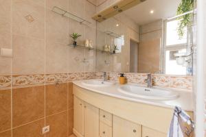 Appartements l-atypique au centre des arcades Elegant Spacieux : photos des chambres