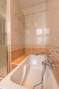 Appartements l-atypique au centre des arcades Elegant Spacieux : photos des chambres