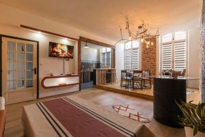 Appartements l-atypique au centre des arcades Elegant Spacieux : photos des chambres