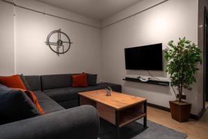 Spacious and Stylish 3BR w Private Garden