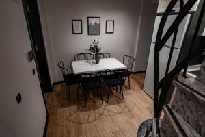 Spacious and Stylish 3BR w Private Garden