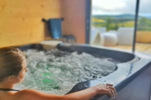 Maisons de vacances La Fleche 2 - Chalet Standing - Jacuzzi Privatif : photos des chambres