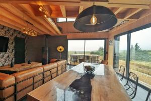 Maisons de vacances La Fleche 2 - Chalet Standing - Jacuzzi Privatif : photos des chambres