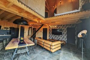 Maisons de vacances La Fleche 2 - Chalet Standing - Jacuzzi Privatif : photos des chambres