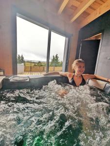 Maisons de vacances La Fleche 2 - Chalet Standing - Jacuzzi Privatif : photos des chambres